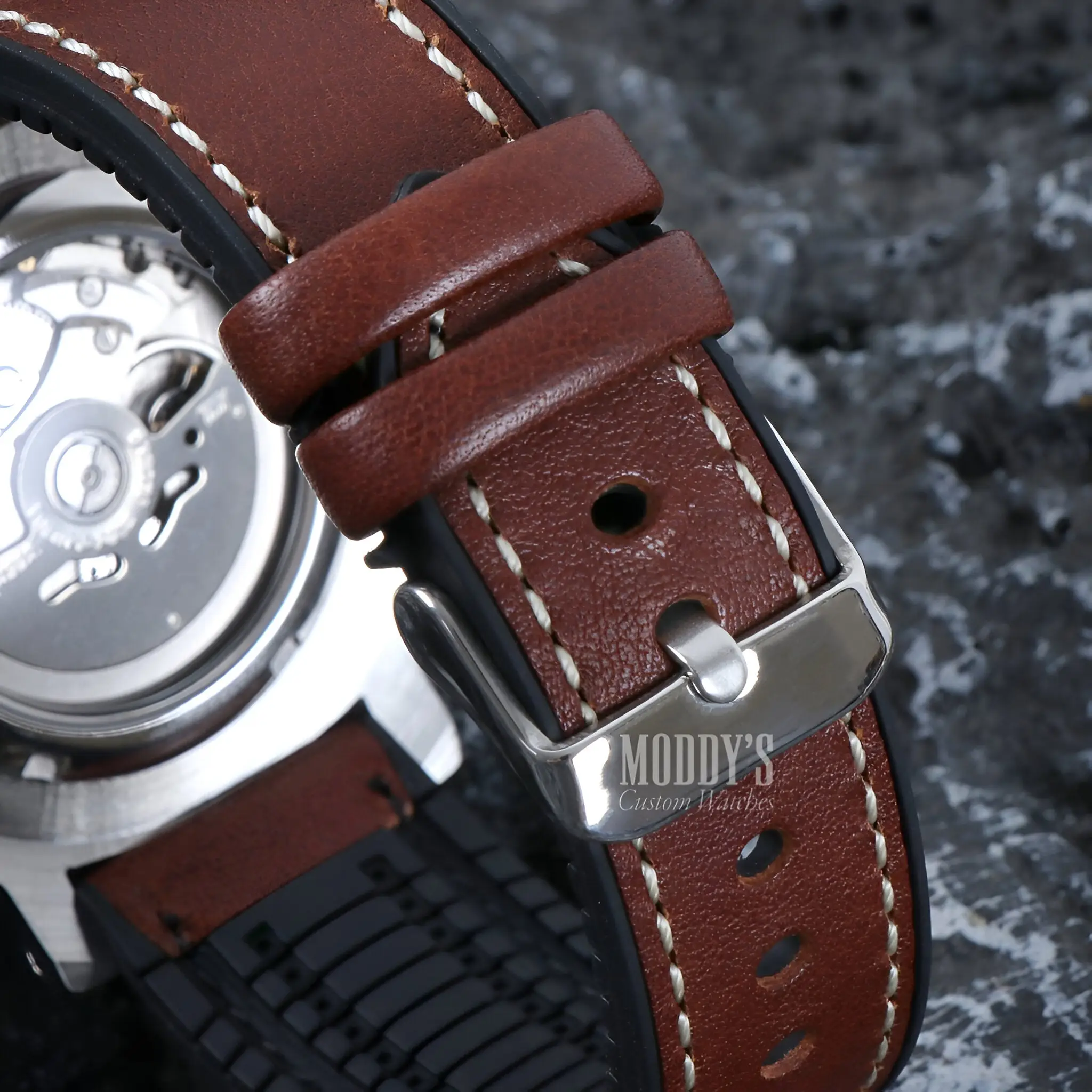 Paneiko | Brown Leather - Image 3